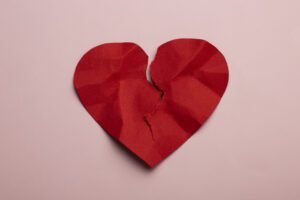 coração de origami amassado