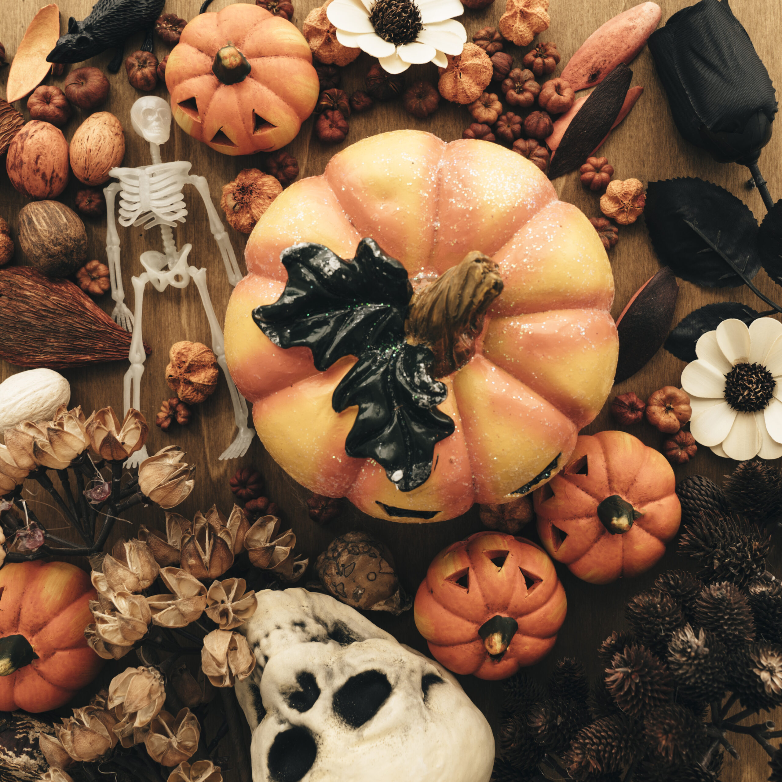 conceito-de-halloween-com-abobora-scaled Halloween, Morte e Finados: Do Medo à Esperança na Cruz