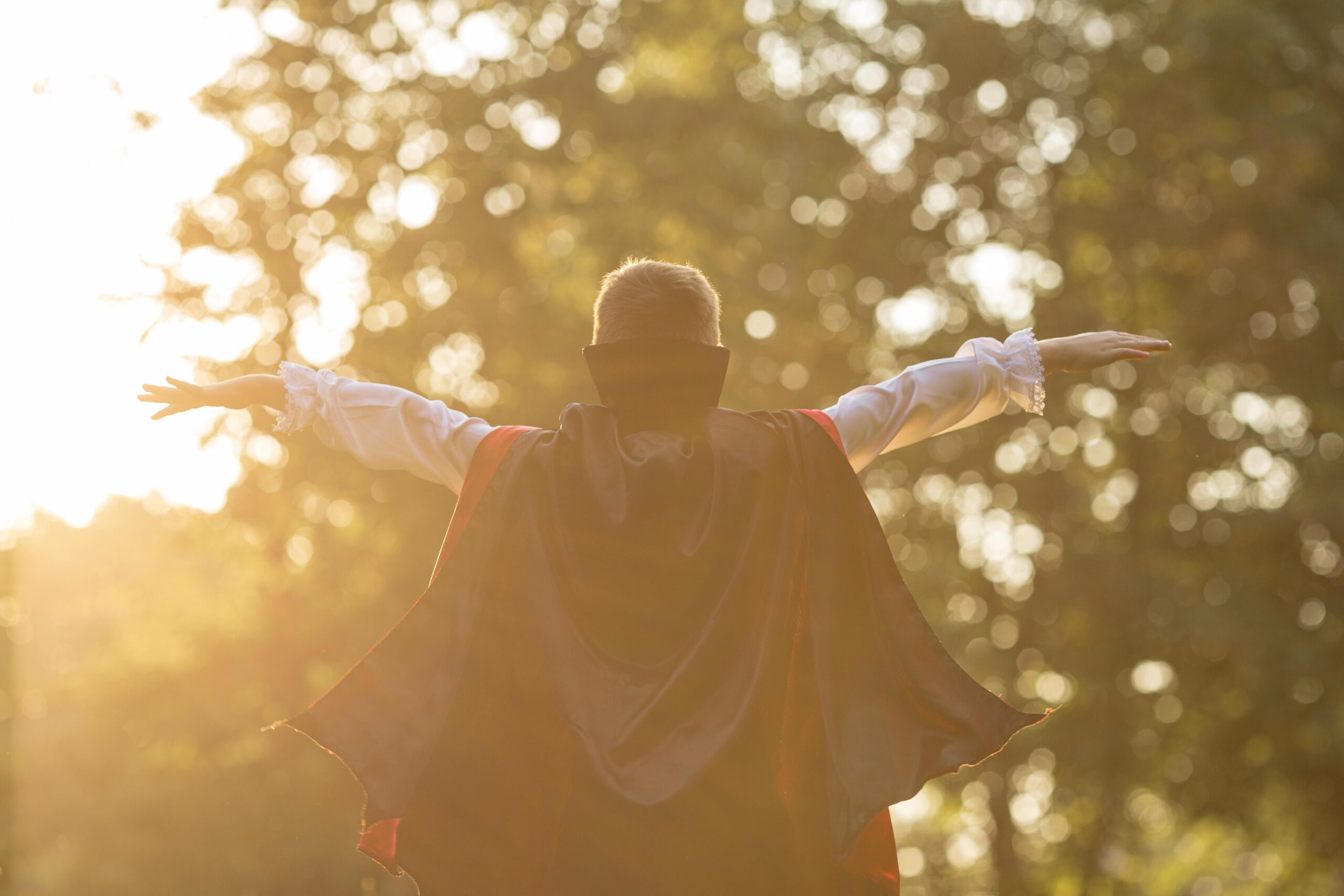 foto-media-de-menino-com-o-conceito-de-fantasia-de-dracula-scaled Como a Palavra de Deus Pode Realmente Transformar Minha Vida?