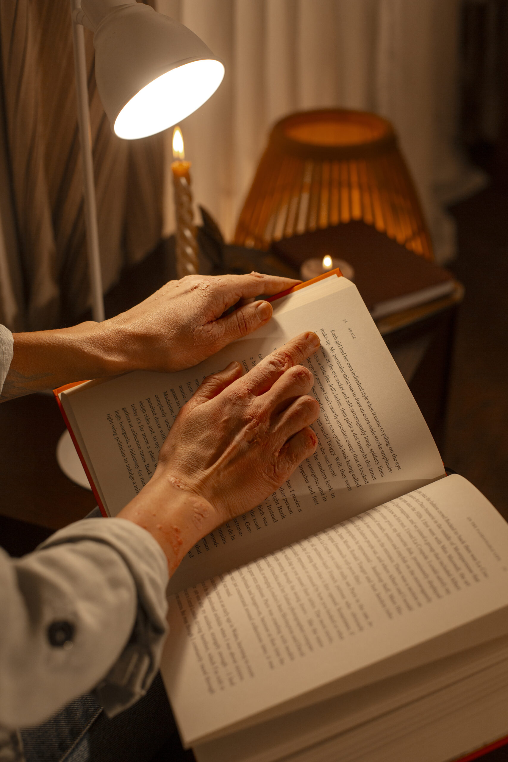 mulher-com-doenca-de-pele-de-lado-scaled Pais Sábios, Filhos Inteligentes: Um Tesouro para Mães e Pais Cristãos